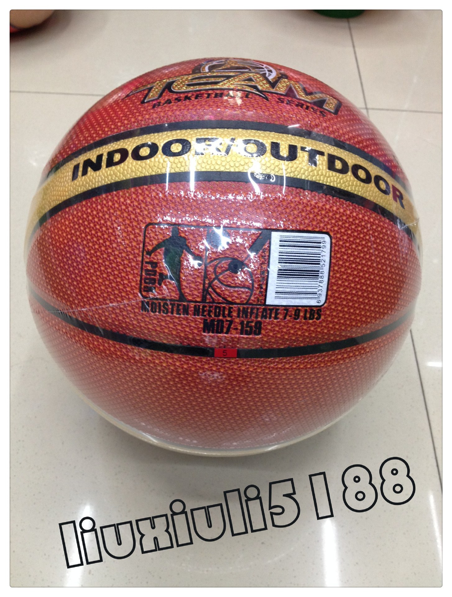 室内比赛吸湿白底实物图