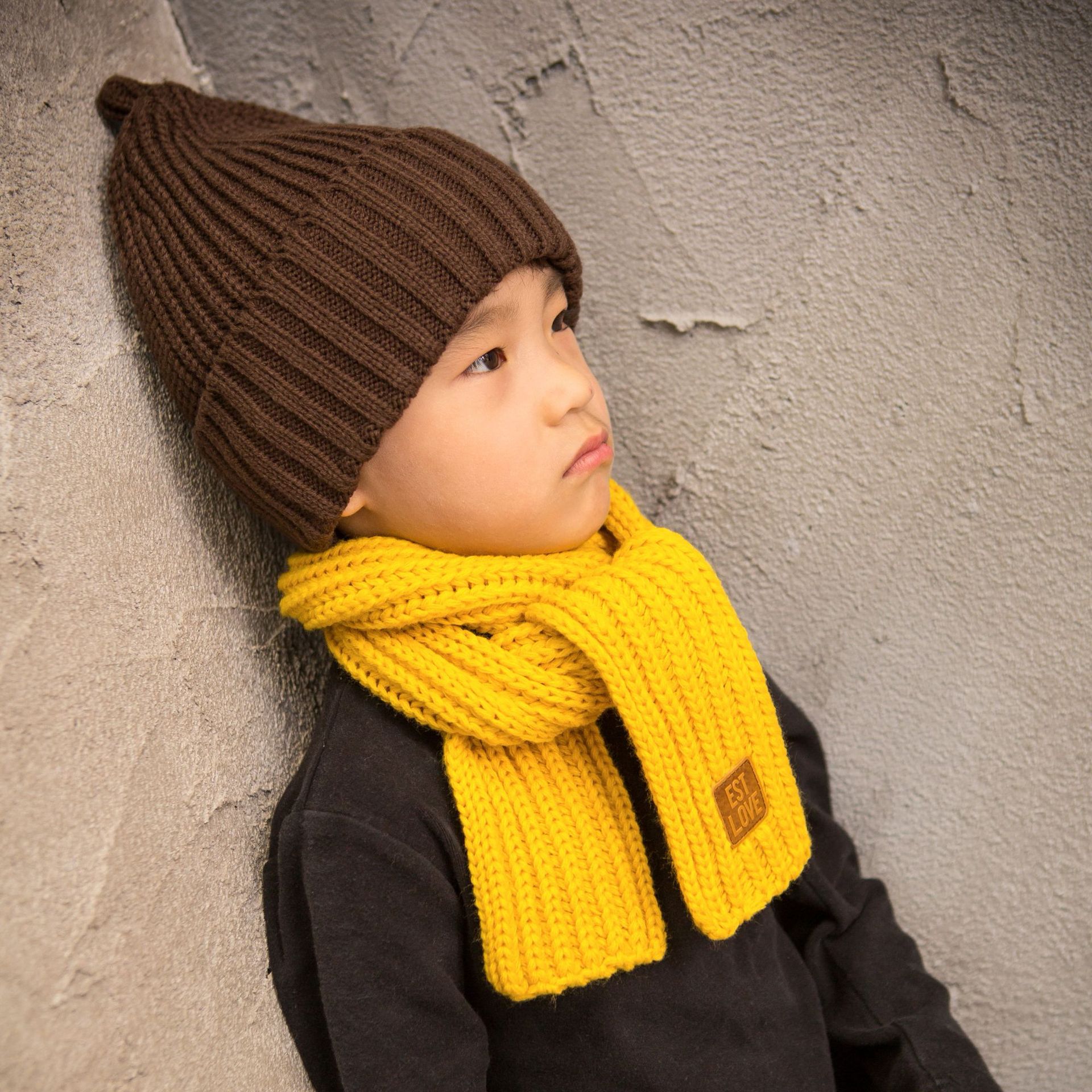 Korean Version Of Ins Knitted Children's Warm Small Scarf Autumn And Winter Wool Solid Color Leather Label Baby Parent-Child Sticker Neck details Picture