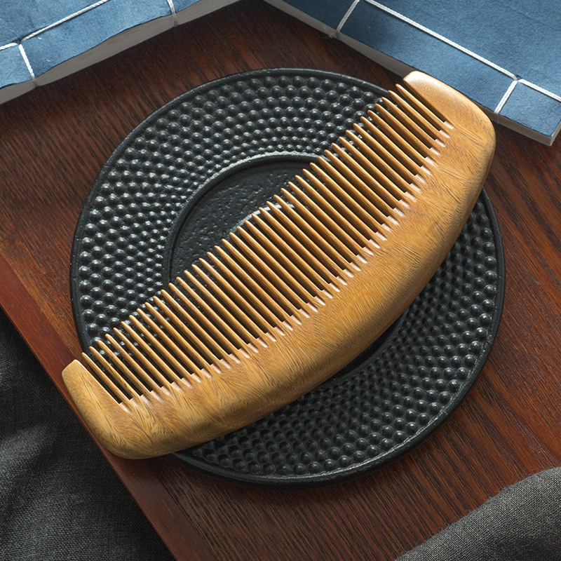 See Every Day Wholesale Hair Tools Comb Paraguay Green Sandalwood Comb No Static Massage Health Comb Application Scenario