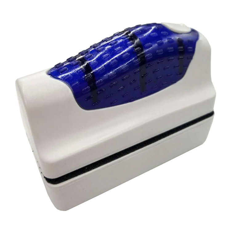 Fish tank suspended cleaning magnetic brush with super strong suction power for cleaning glass and removing moss. Double-sided aquarium brush for export Application Scenario