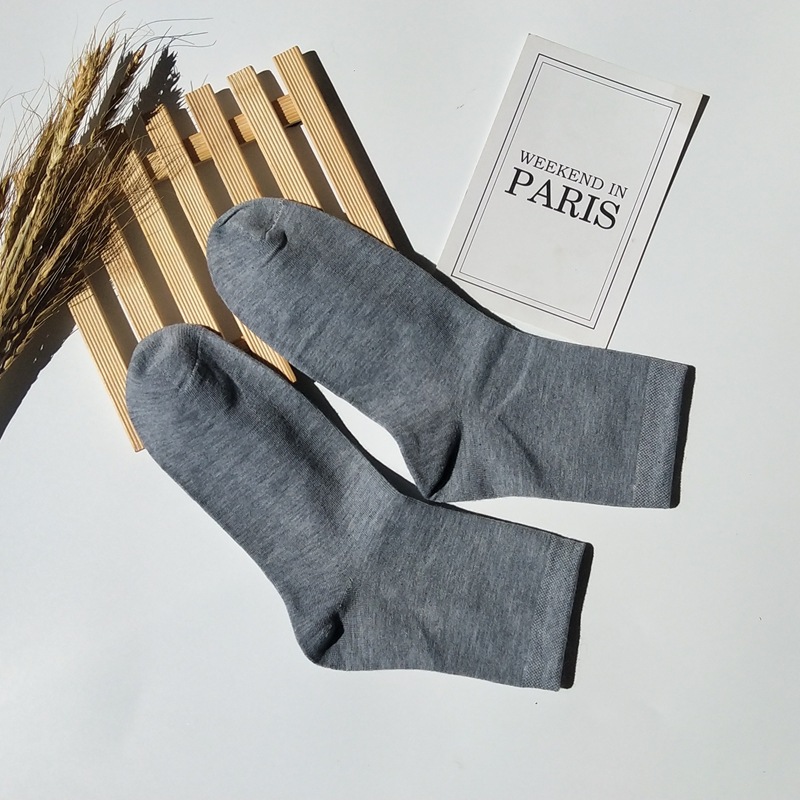 Wholesale of men's mid-calf solid color socks, new autumn and winter sweat-absorbing and breathable casual sports socks, seven-day cotton socks manufacturer Item Picture