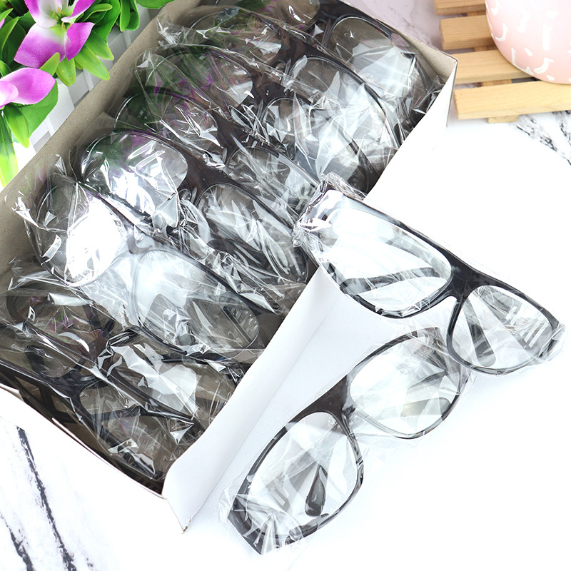Protective glasses Riding glasses goggles outdoor glasses one yuan a wholesale department store Application Scenario