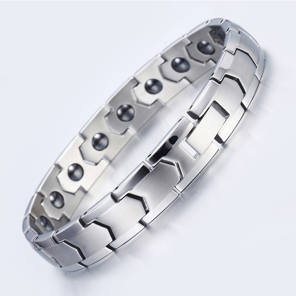 Dongguan Xingyu's popular and best-selling magnetic quantum magnetic bracelet, golden health energy magnetic therapy titanium steel bracelet for men Application Scenario