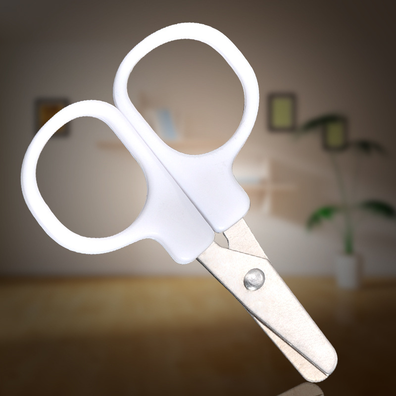 The manufacturer has a wide range of stainless steel sewing kits, small scissors, white thread cutters, and brand-new household stainless steel plastic scissors in stock