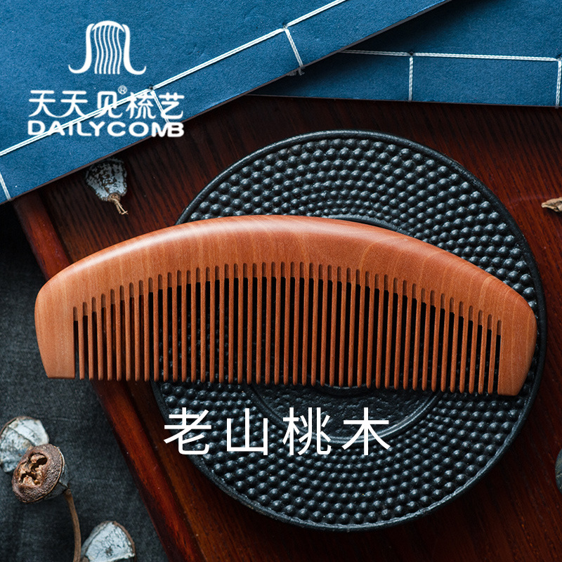 Natural thickened old mahogany comb