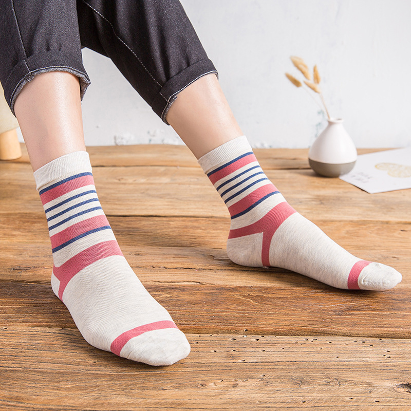 Autumn And Winter Pure Cotton Socks Men's Warm Leisure Business Tube Men's Socks Breathable Sweat Absorption Thick Cotton Socks Wholesale Application Scenario