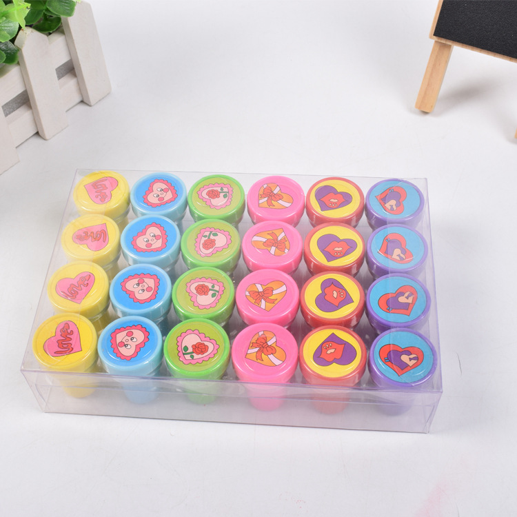 The manufacturer supplies a variety of plastic toy stamps, children's toys and small gift stamps with love awards and evaluations