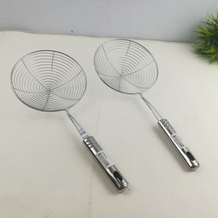 The manufacturer supplies stainless steel wire strainers, wire strainers, filter spoons, and deep-frying net spoons for wholesale at two yuan Specification image