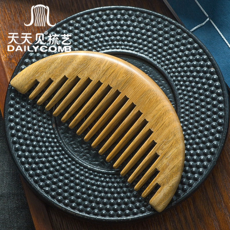 Every Day To See The Whole Wood Green Sandalwood Comb Half-Moon Shape Wood Comb Wide Tooth Green Sandalwood Comb Gift Comb Manufacturers details Picture