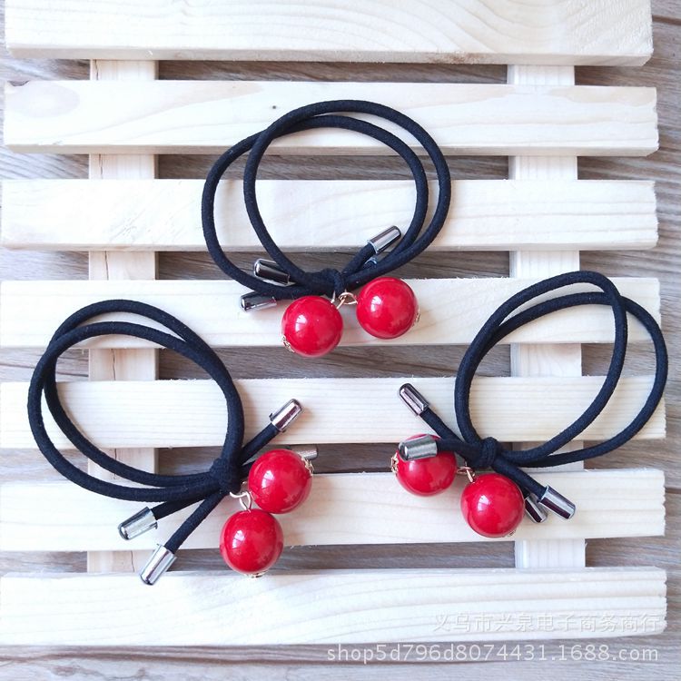 Big red ball rubber band hair tie, double rubber band red pearl hair accessory, 1 yuan, 2 yuan. Wholesale of hair accessories Application Scenario