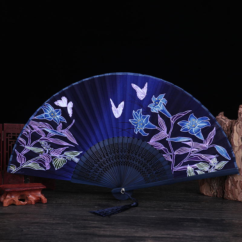 Chinese Style Gifts True Silk Bamboo Fan Japanese And Fan Lily Series Folding Fans Wholesale Dance Props Fans Application Scenario