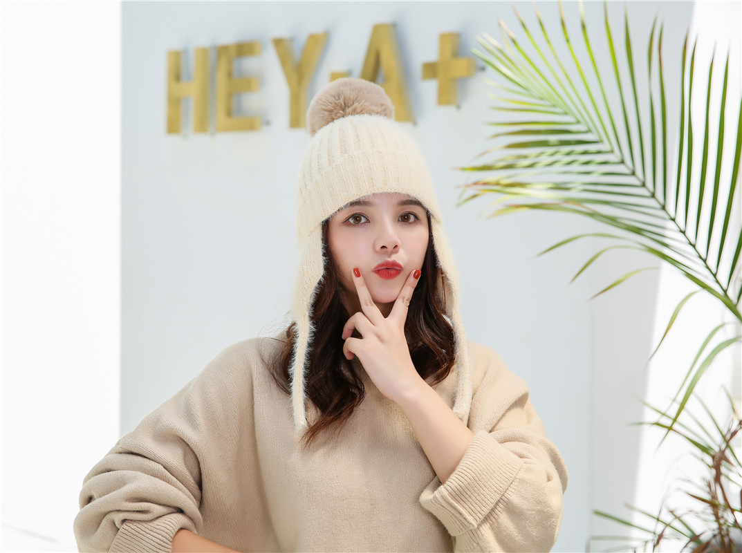 Wholesale of Korean-style trendy woolen hats, cute, casual and fashionable ear-protecting knitted hats and gloves for autumn and winter
