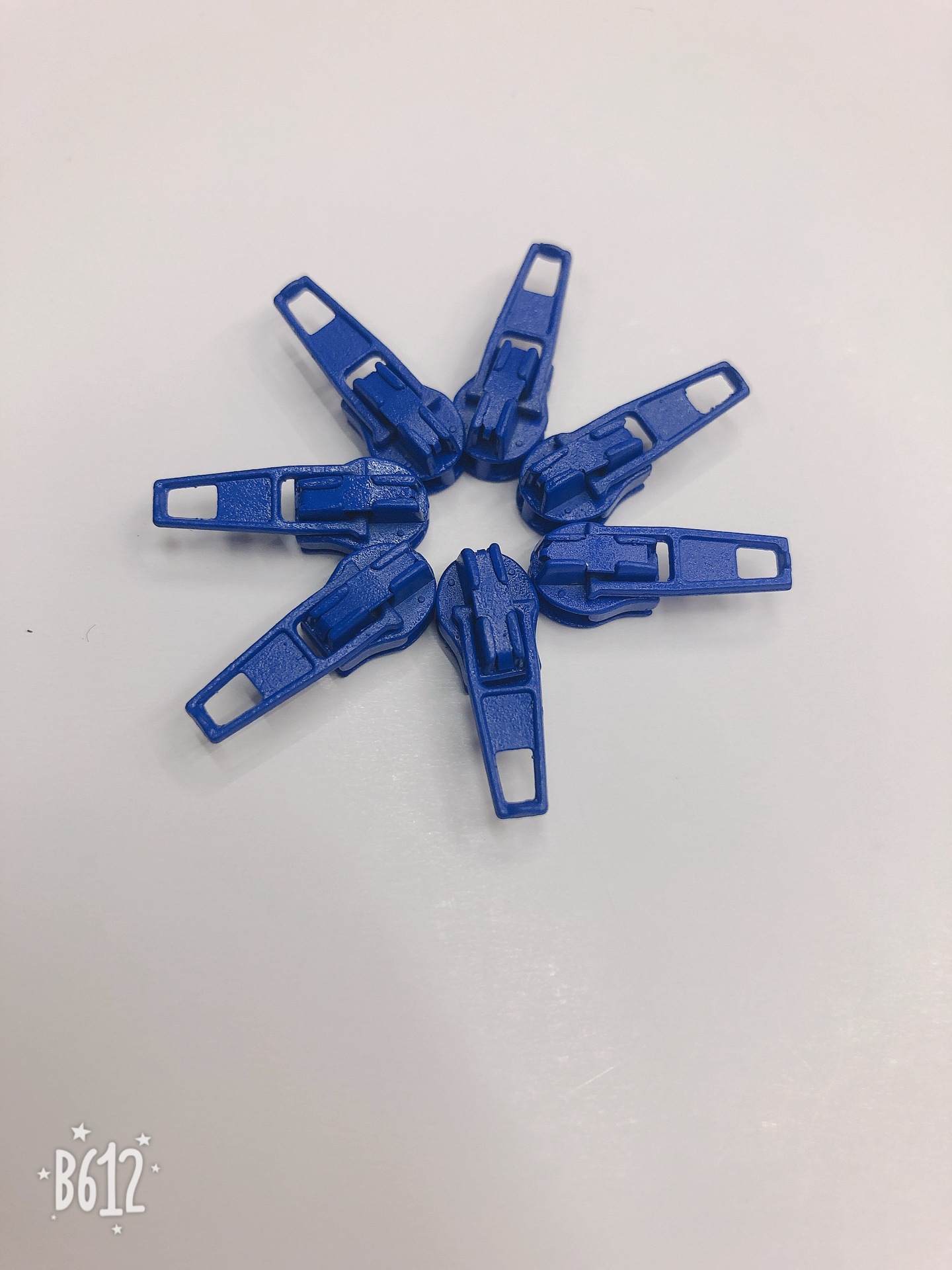 Manufacturers Spot Wholesale 3# Zipper Head Color Multi-Home Textile Clothing Bags And Pants Zipper Head Metal Pull Head Pull Lock Item Picture