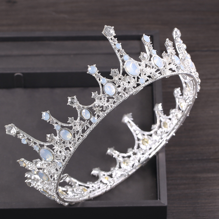 The bride's crown is a full round, retro bronze color full round crown. All kinds of crowns in the store are wholesale from the Maha factory Specification image