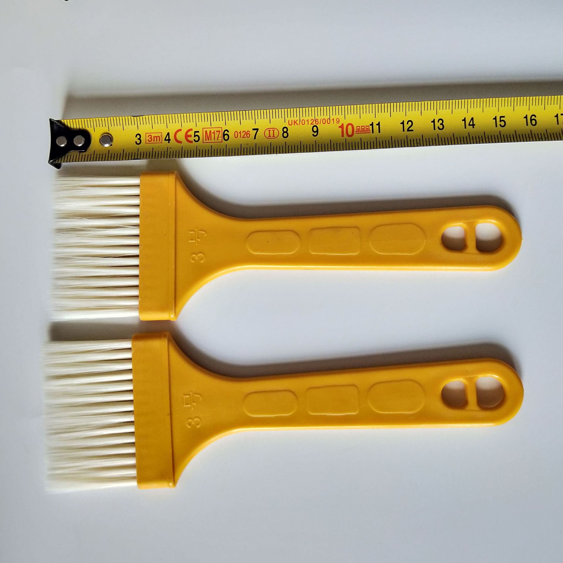 【 Zone 3-7 】 No. 3 board brush: 40 yuan per box, 1800 yuan per case. Special batch: Yellow bristle brush, yellow handle paint brush, barbecue chef: 1 yuan. Wholesale of hardware tools Application Scenario