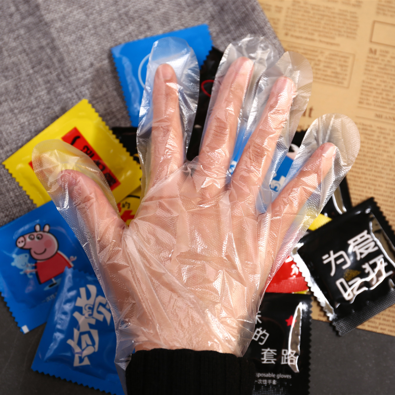 Food-grade thickened disposable gloves, individually packaged. For the sale of lobsters in the catering industry, logos can be added. Free shipping for wholesale Item Picture