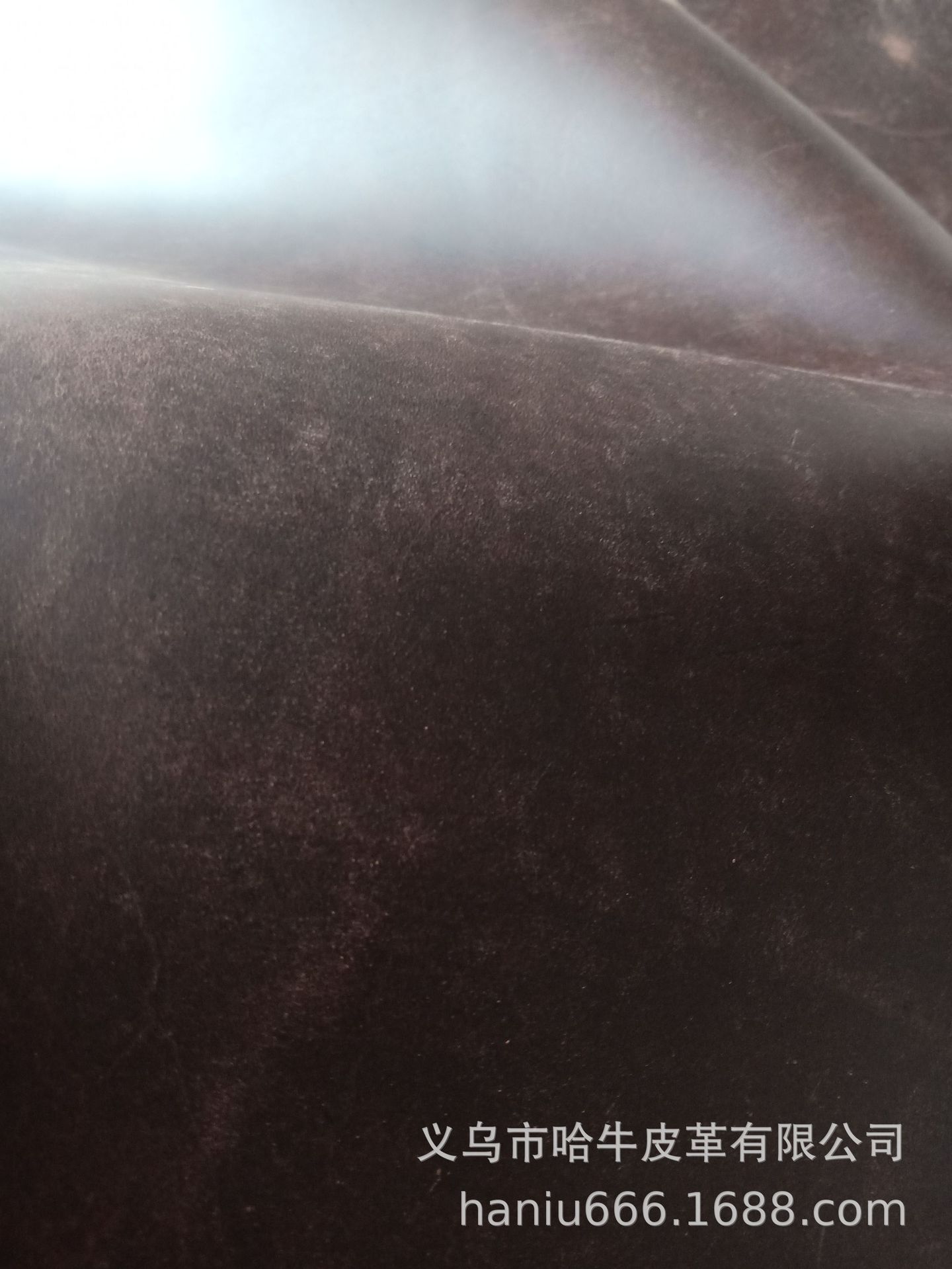 Yiwu Hanu Genuine Leather Store offers first-layer dark brown Crazy Horse oil wax leather in various colors in stock Specification image