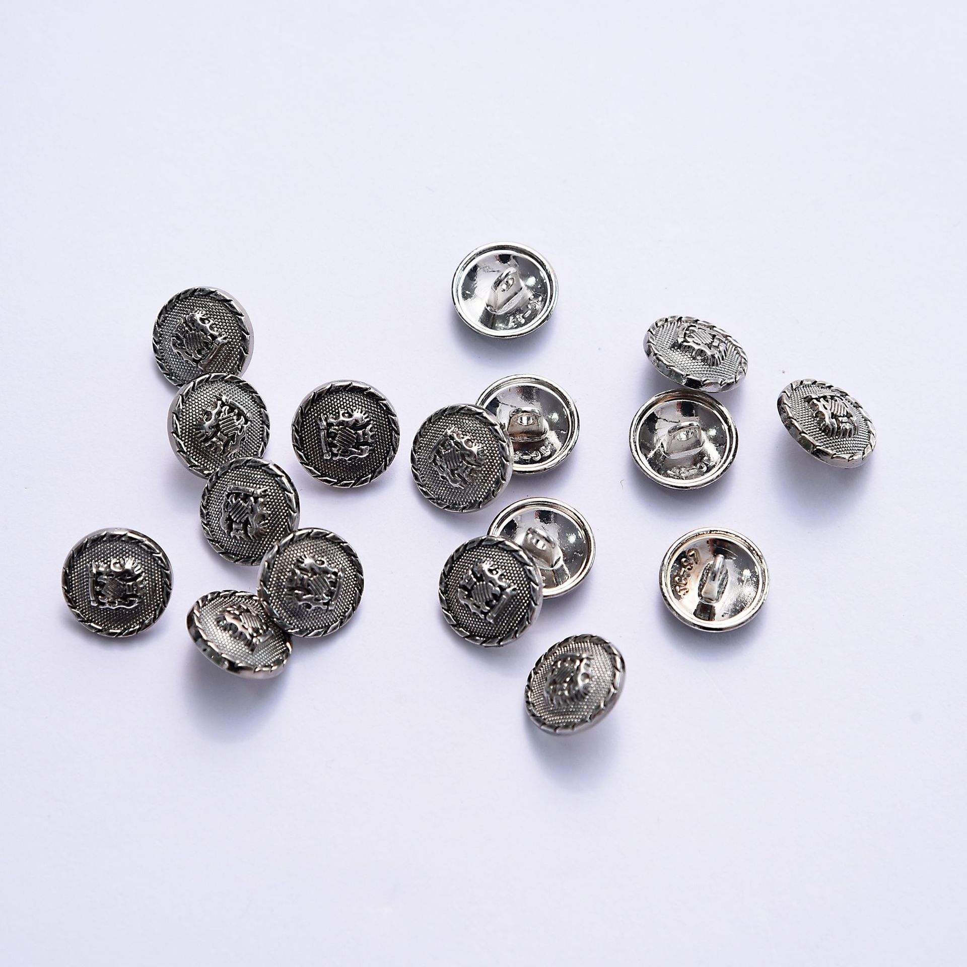 High-end alloy buttons, electroplated metal high-legged hand-sewn buttons, golden round coat and windbreaker buttons Application Scenario