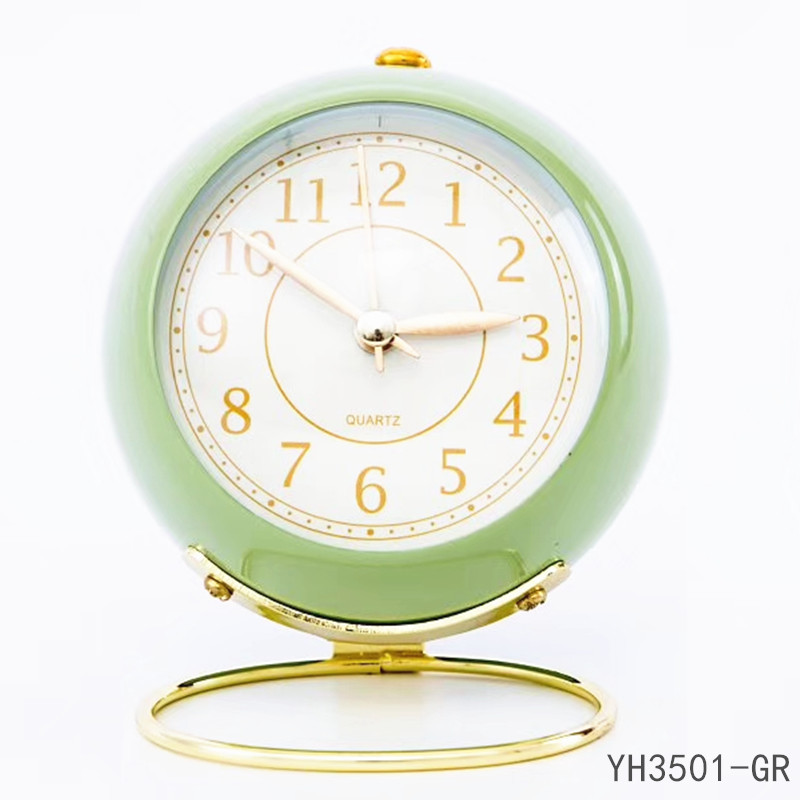 A new type of quartz clock with a silent night light, featuring a convex glass circular base metal table clock and bedside alarm clock Specification image