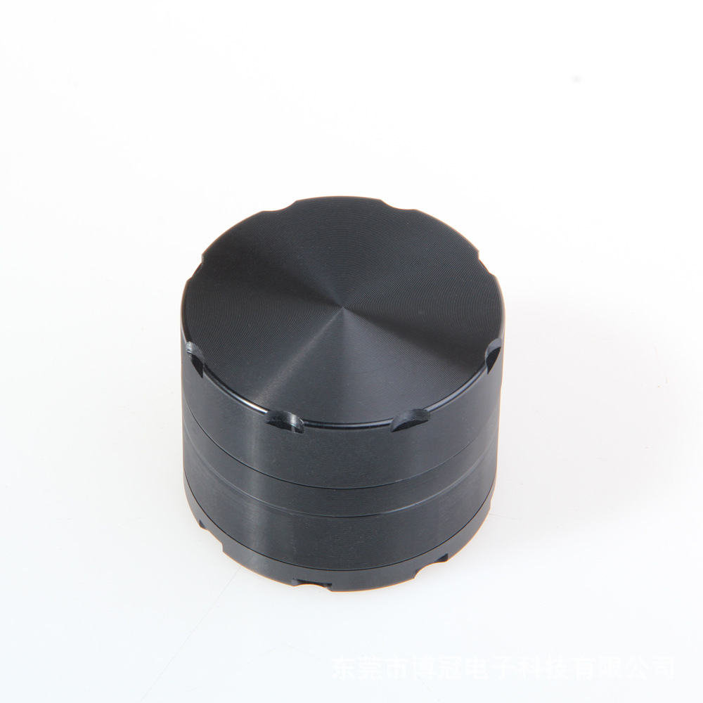 跨境热销4层金属铝制磨烟器 黑色CNC齿磨烟盒碎烟器 hemp grinder白底实物图