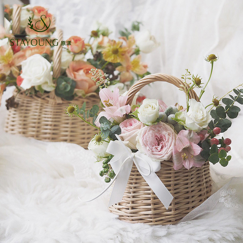 A simple Korean-style hand-woven flower basket with a waterproof bag for the Qixi Festival, a flower arrangement, and a hand-woven willow basket details Picture