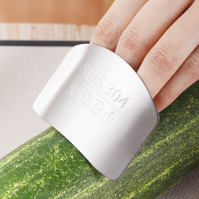 304 Stainless Steel Finger Guard Hand Protector Multi-Functional Cutting Finger Protector Anti-Cutting Protector Kitchen Gadget Application Scenario