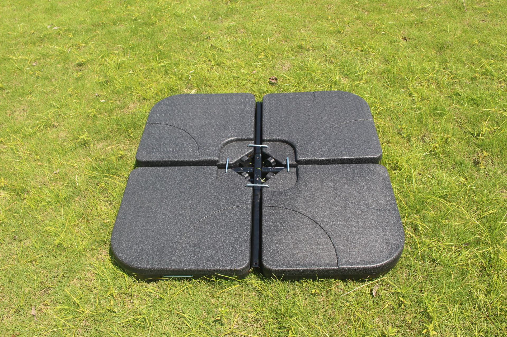 The plastic base of the courtyard beach sun umbrella is suitable for the water and sand injection base of cross-shaped tiles details Picture