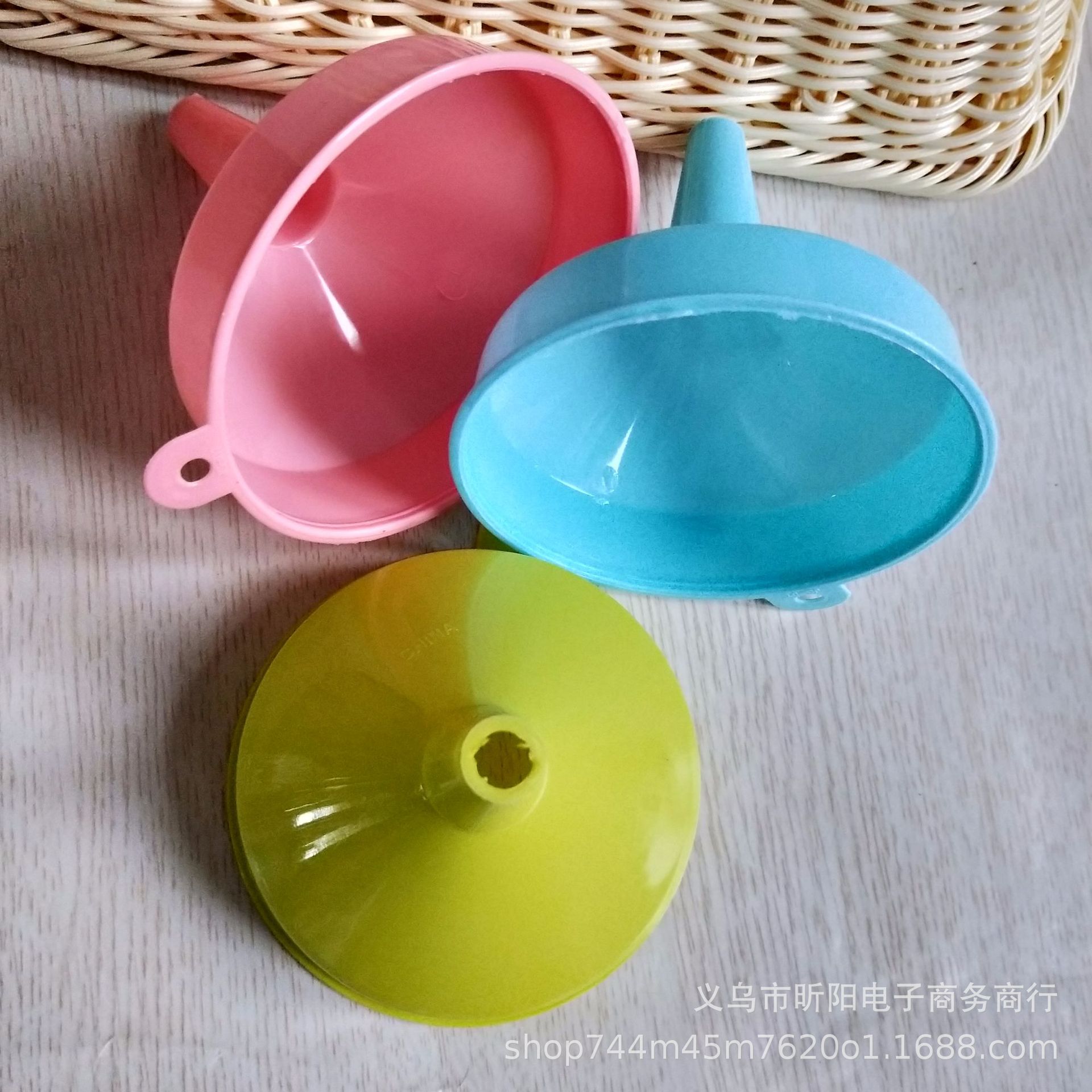 Color funnel candy color oil spill Small funnel wine spill kitchen supplies wholesale color oil spill details Picture