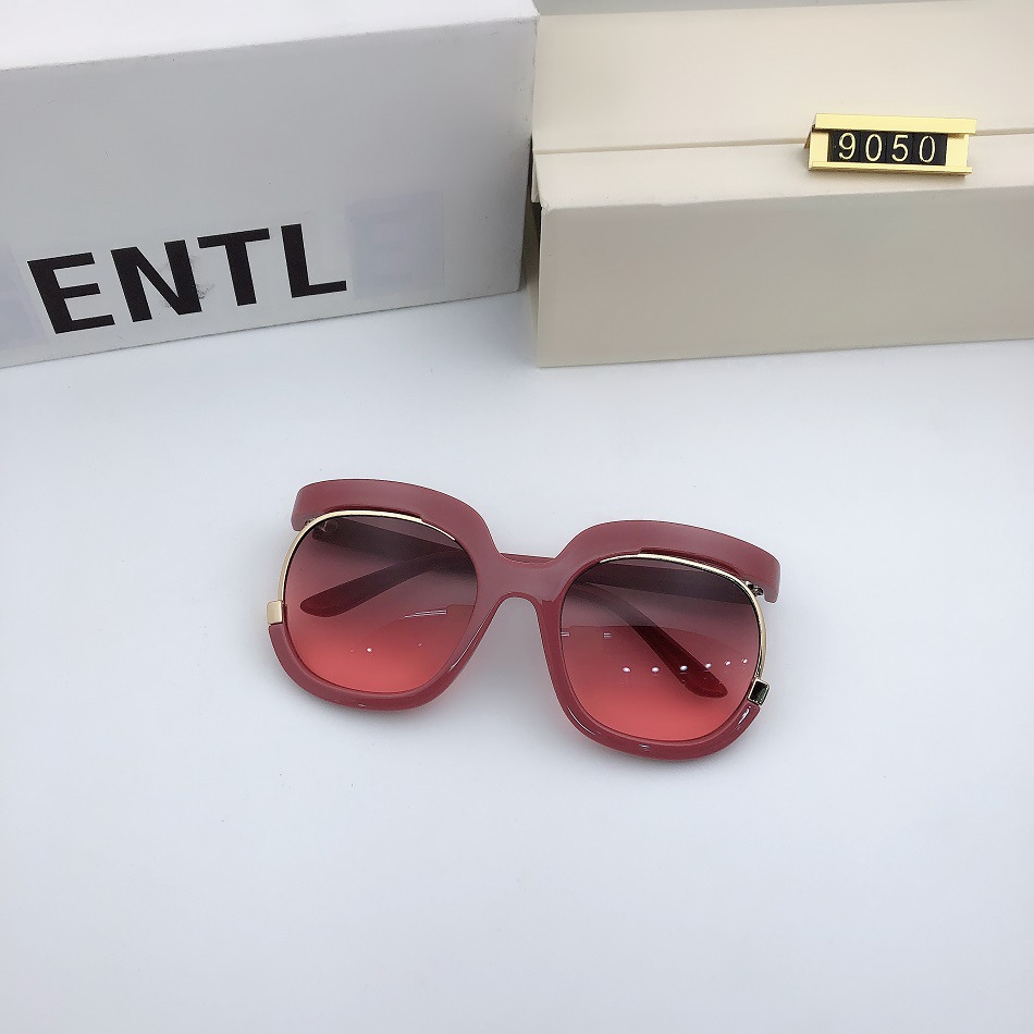 New fashionable and trendy sunglasses, round-framed cross-border bestsellers, women's sunglasses, versatile color-blocking glasses 9051 Application Scenario