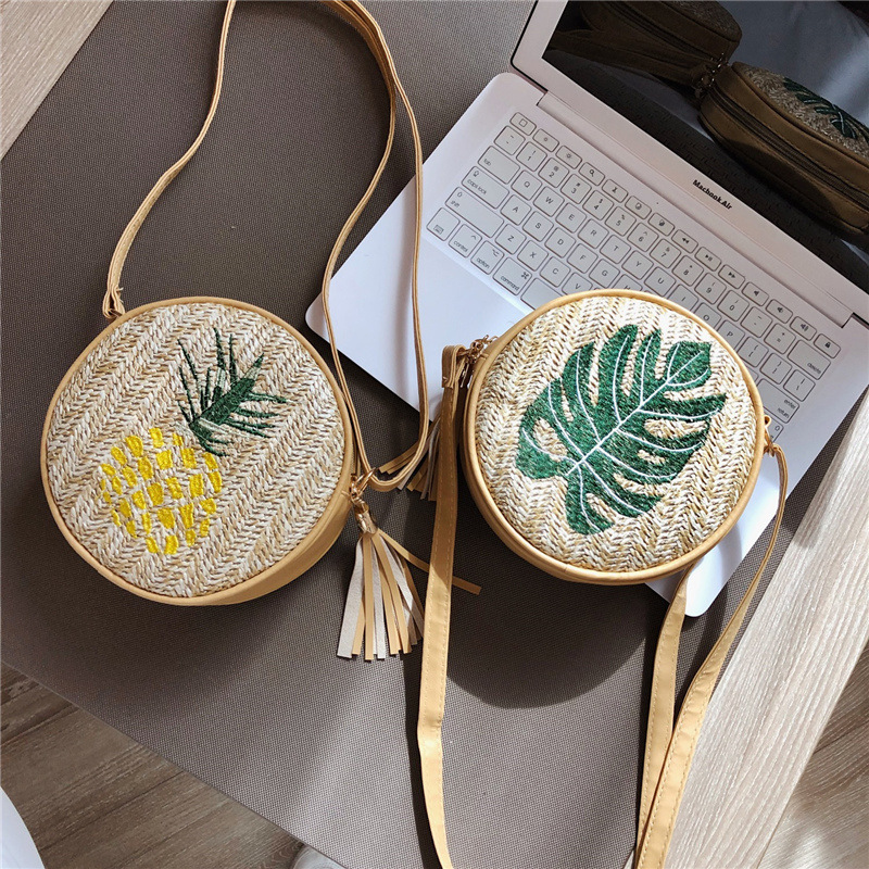 Pineapple embroidery small round bag Korean style versatile and simple single-shoulder crossbody women's bag 2025 Summer new women's bag woven Application Scenario