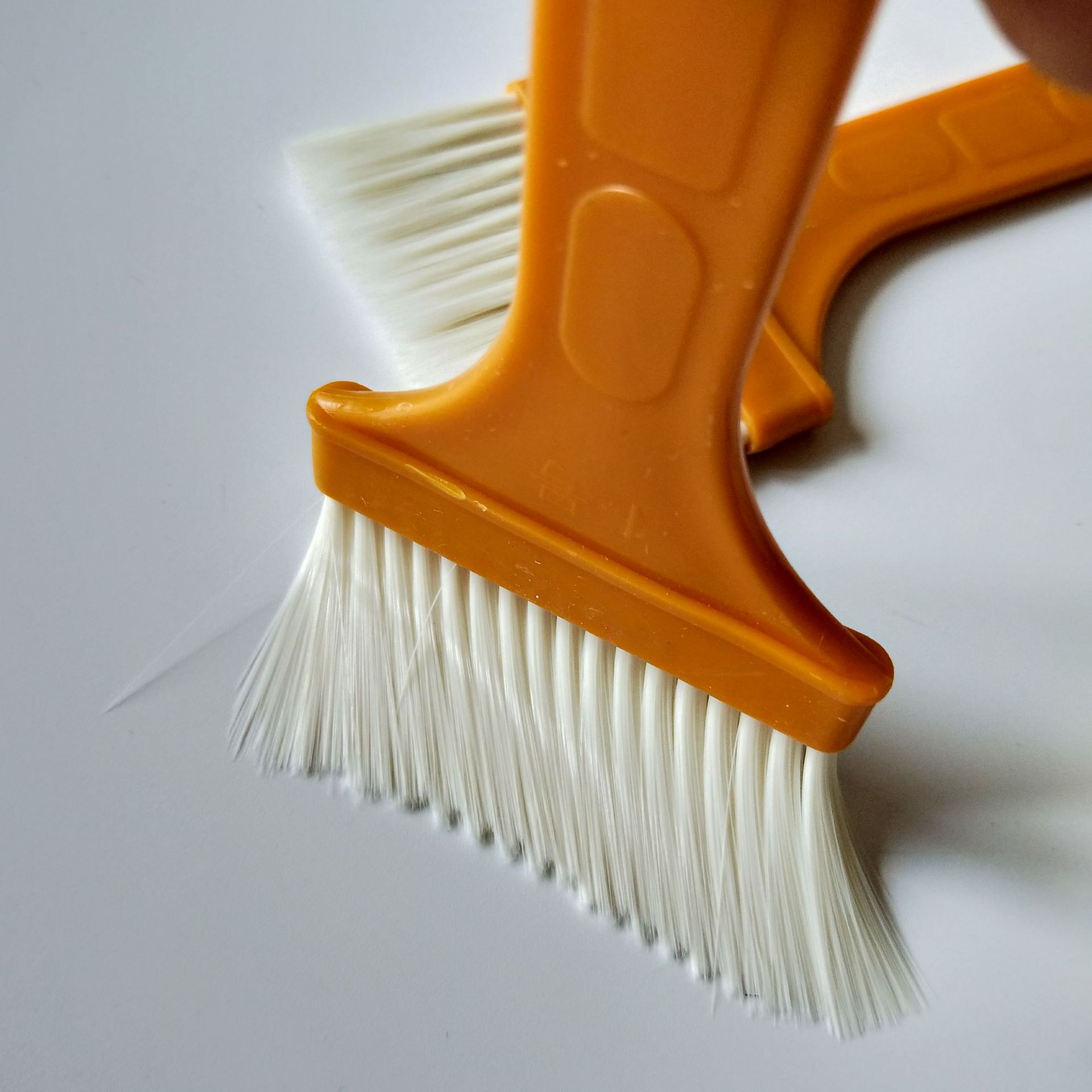 【 Zone 3-7 】 No. 1 board brush 40/ box 1680/ box Factory direct supply board brush, yellow handle paint brush, barbecue brush, white bristle paint brush, cleaning brush, 1 yuan supply Application Scenario