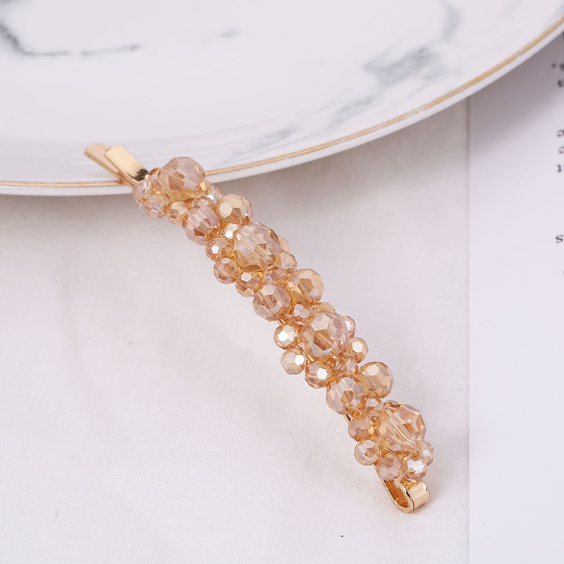 Wholesale of hair clips in stock. Korean version water diamond one-piece adult fashion hair accessory. Instagram popular hair clip decoration bangs clip Application Scenario