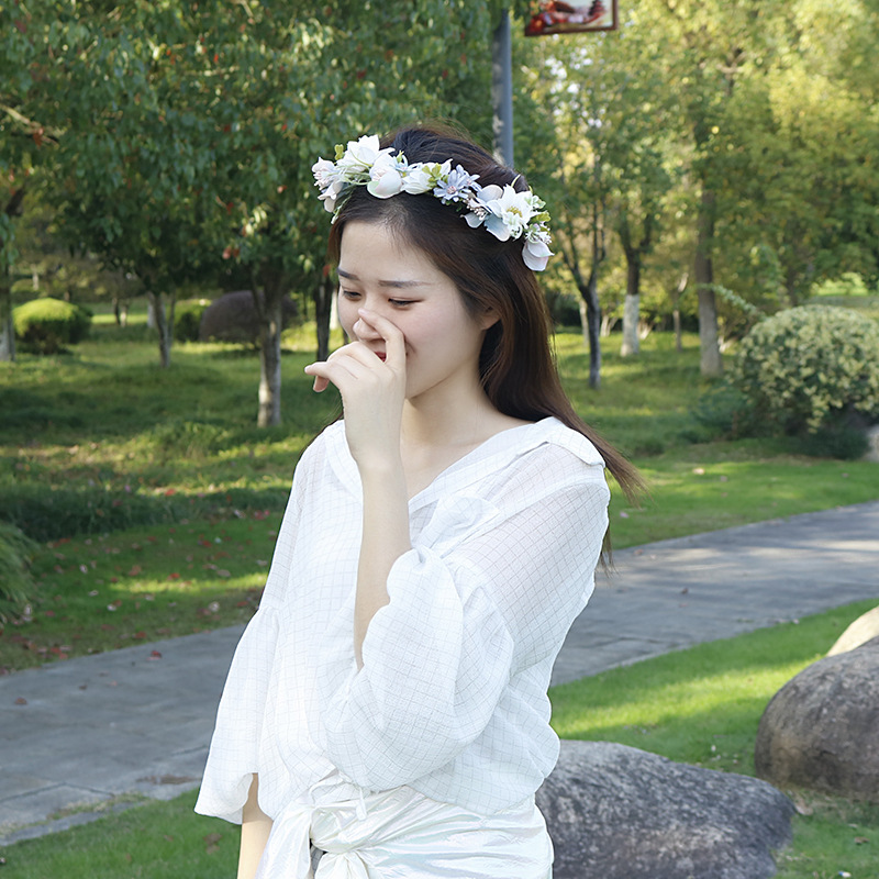Hot-selling flower garlands for children, forest girls, rattan ornaments, green leaf white simulation flower garlands, hair bands, bridal wedding party headwear Specification image