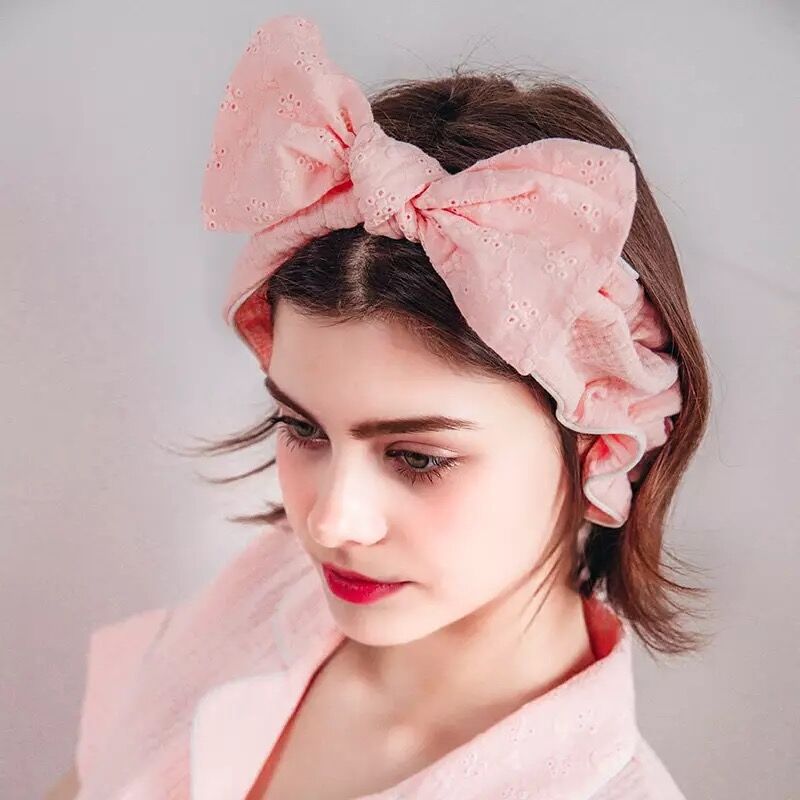 The New Korean Girl Sweet Hollow Pattern Lace Bow Headband Face Wash Headband Network Red With The Same Style details Picture