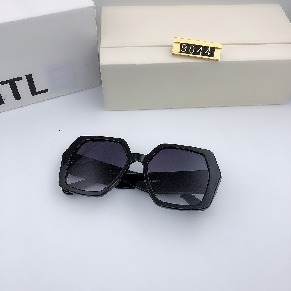 wish Glasses, a cross-border bestseller from Europe and America, offers a new stylish three-color framed square sunglasses with leopard print for women, model 9044 details Picture