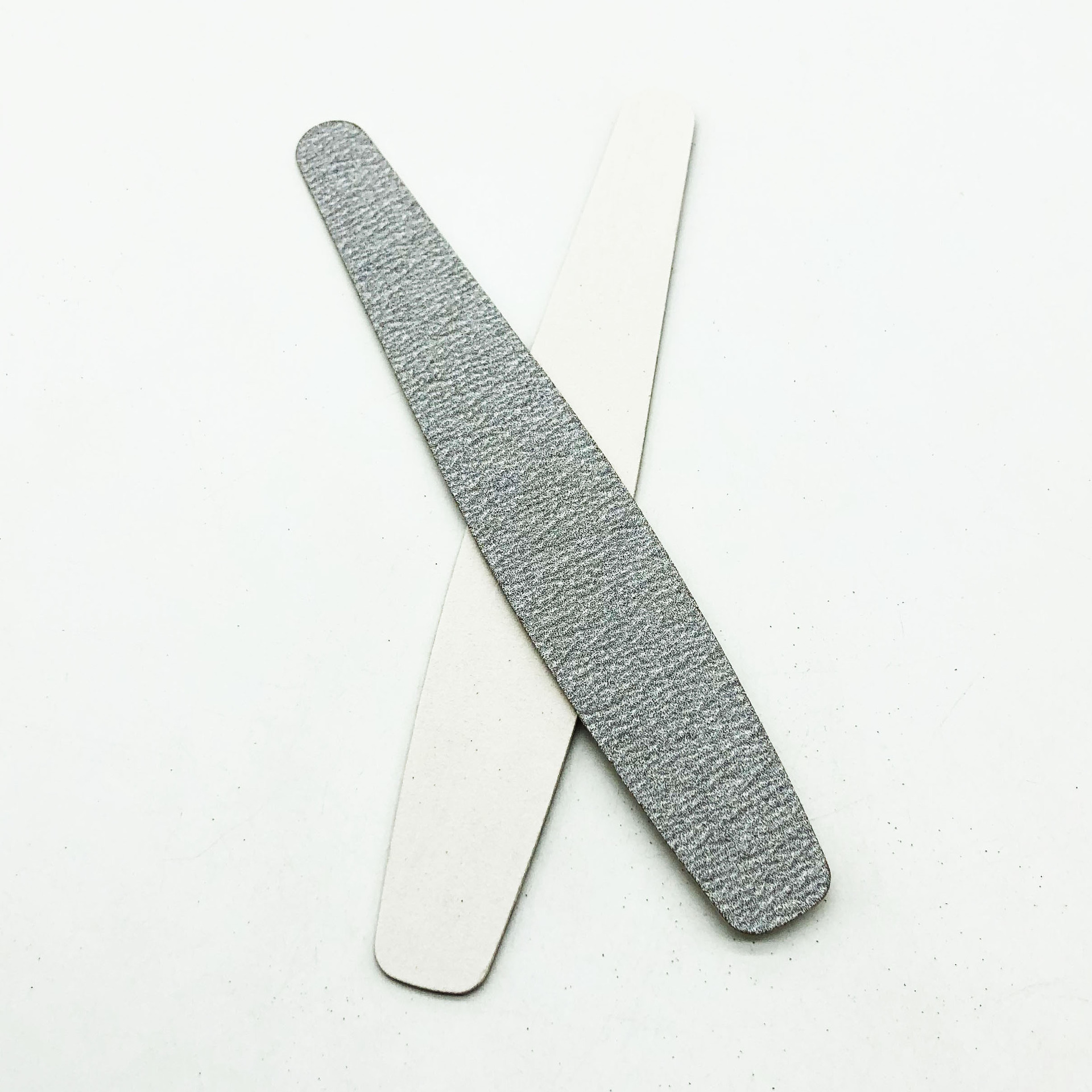 Venta directa de fábrica herramienta de uñas diamante raqueta gris blanco ambos lados lavable resistente al desgaste no se cae lijado hoja de madera lija de uñas Specification image