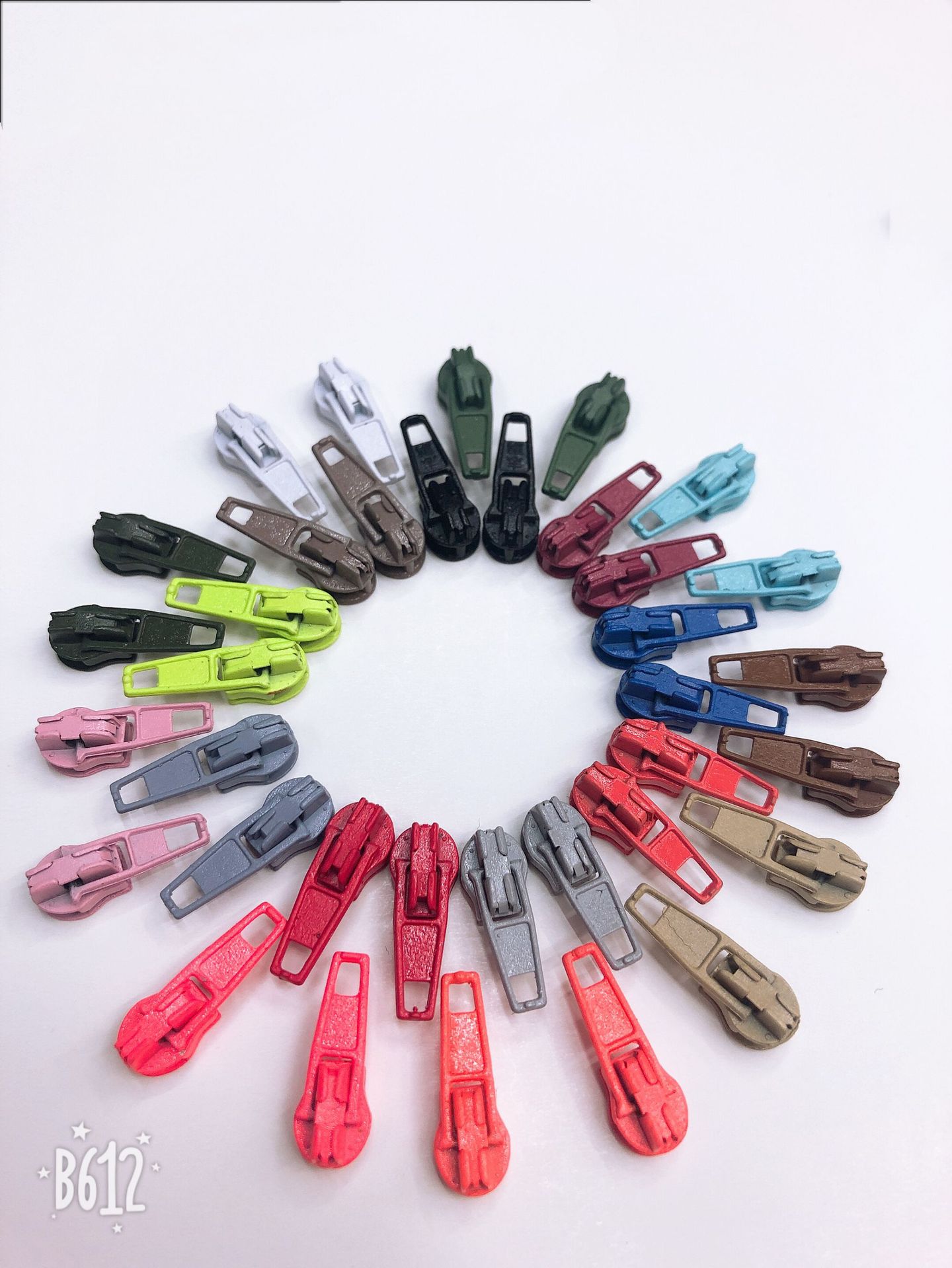 Manufacturers Spot Wholesale 3# Zipper Head Color Multi-Home Textile Clothing Bags And Pants Zipper Head Metal Pull Head Pull Lock