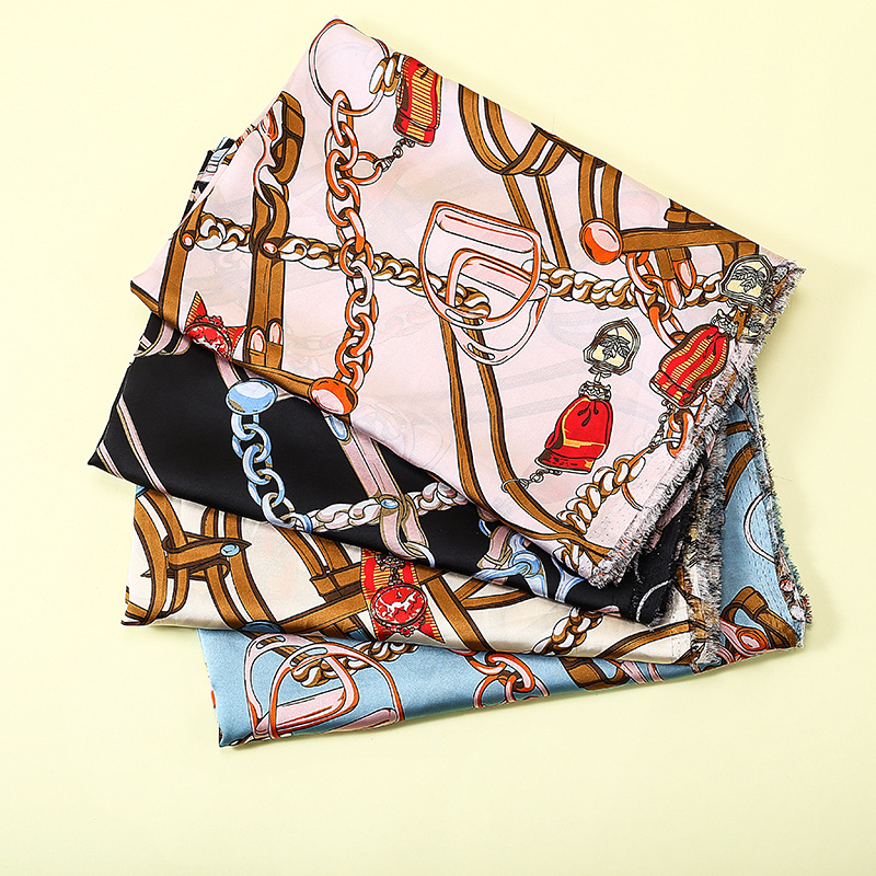 Manufacturers Direct Sales Of New Satin Chiffon Printed Fabric Europe And The United States Chain Pattern Shirt Fabric Wholesale