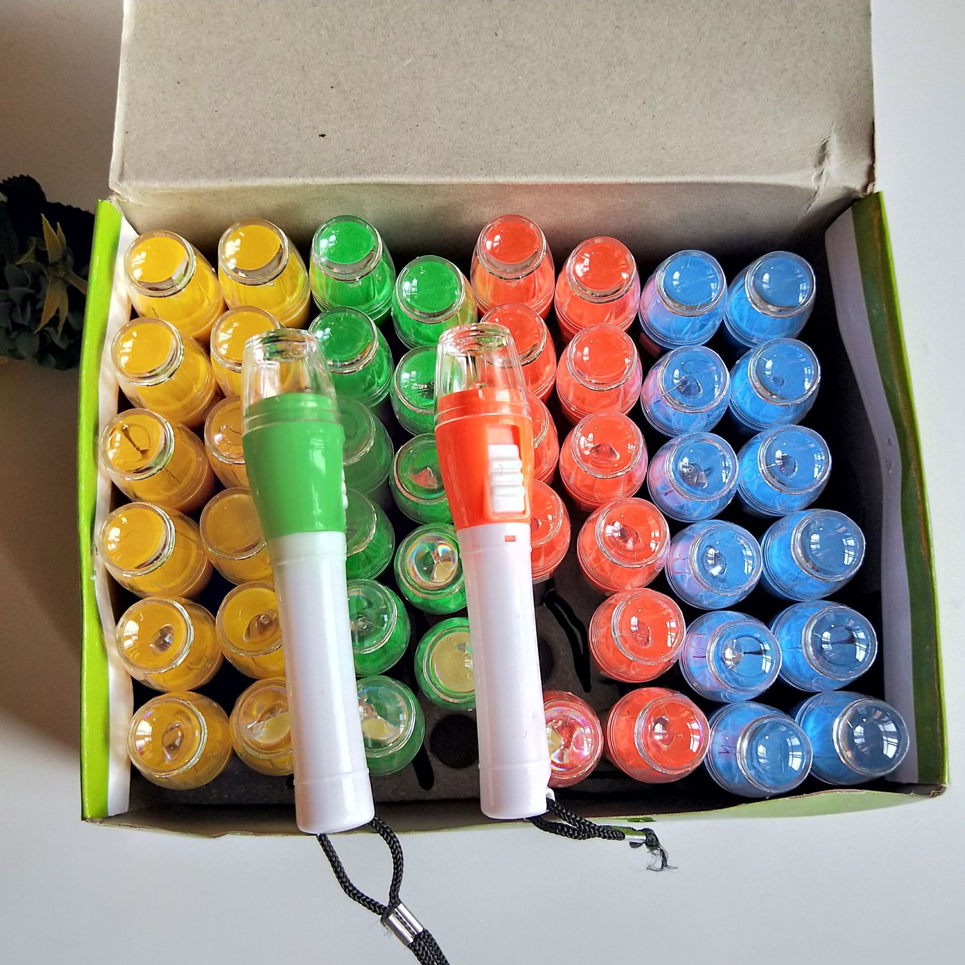 One-yuan store small hand lights, children's night lights, small flashlights, small night lights, 1-yuan store wholesale supply Specification image