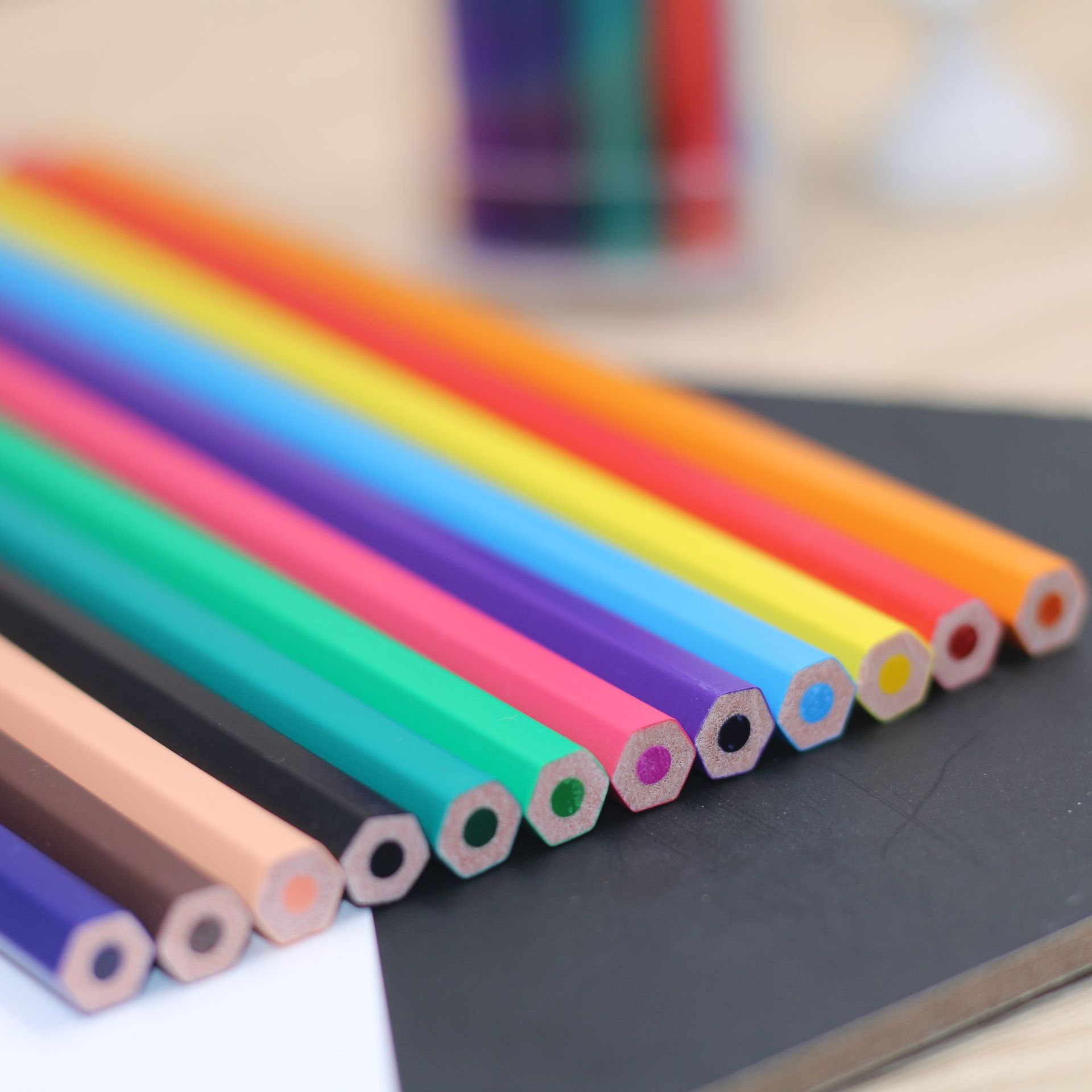 新款12色带卷削可擦彩铅ps桶装儿童学生环保绘画安全环保彩色铅笔