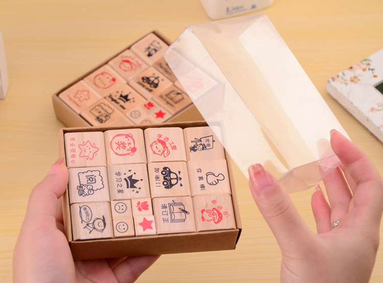 Wholesale of 15 wooden box children's gift stamps in English version of the new cartoon teacher's comment encouragement stamps details Picture