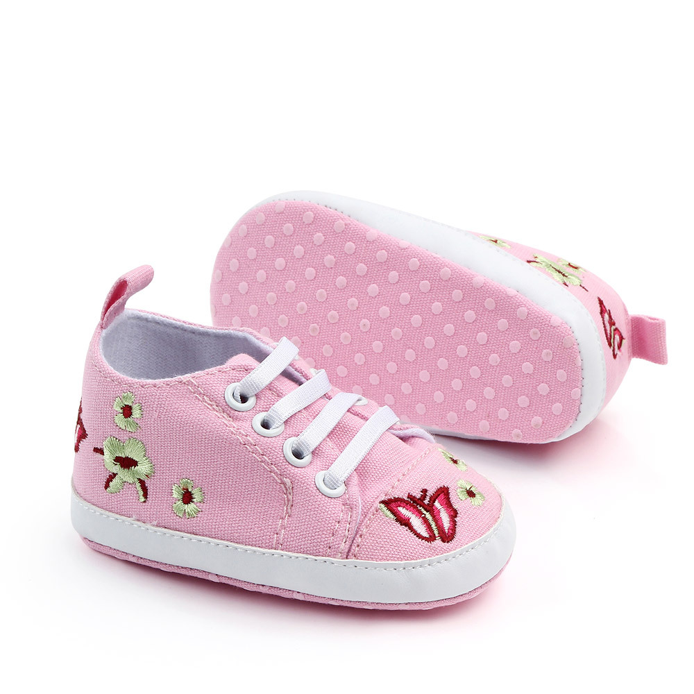 baby shoes Baby shoes Embroidered 0-1 year old baby soft-soled walking shoes Early education shoes 2228 Application Scenario