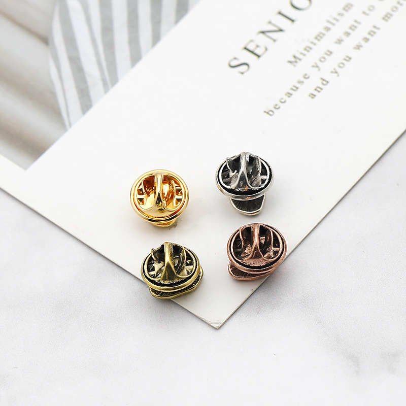 European and American clothing corsage manufacturers wholesale coffee equipment series badge metal coffee brooch collar pin accessories Application Scenario