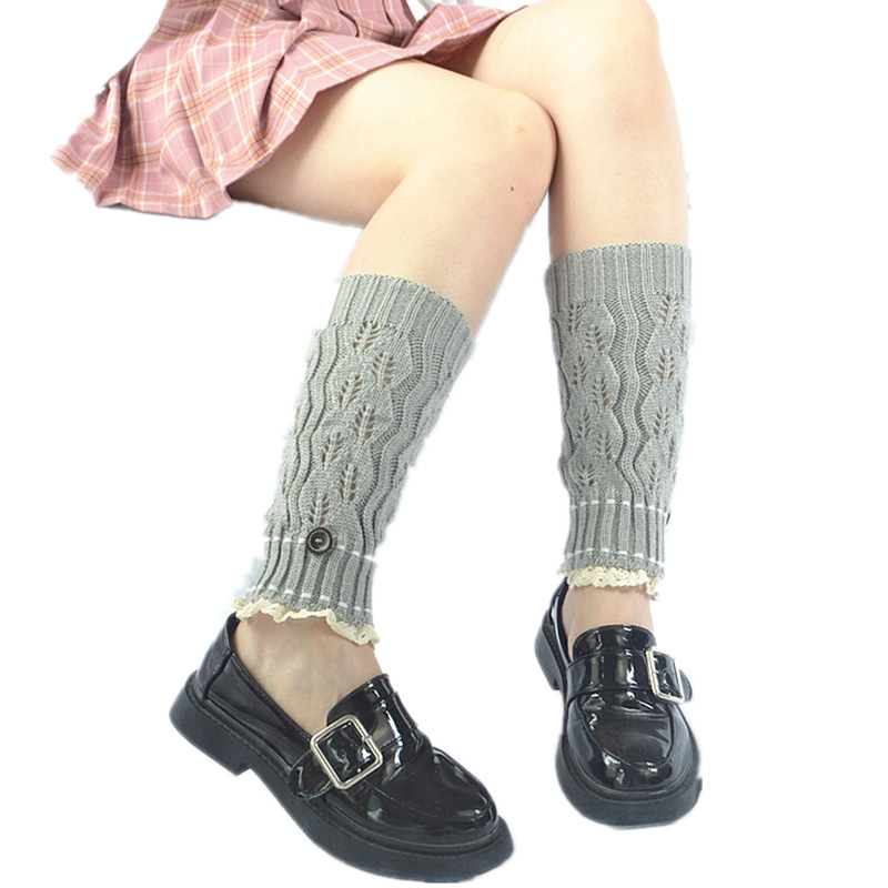 The new autumn and winter style of women's knitted woolen leaf button lace-trimmed short sock and fresh calf protection boot cover is trendy Item Picture