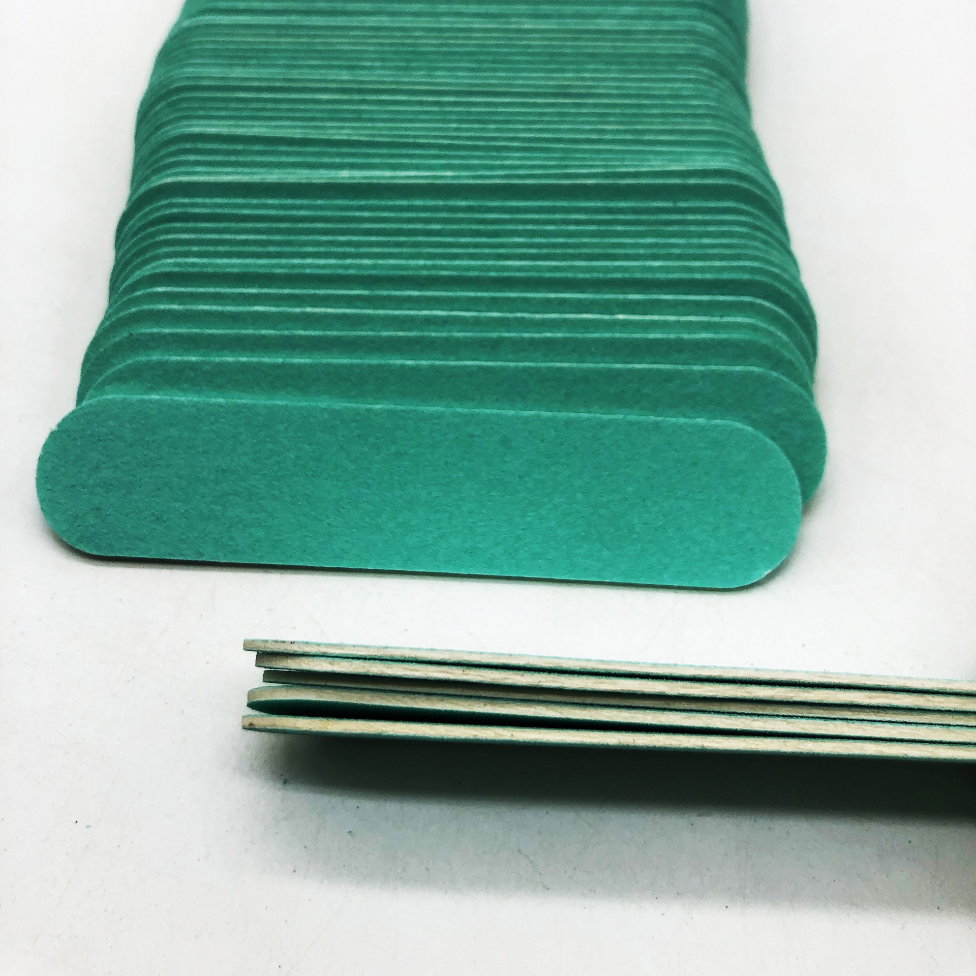 Factory direct sales of hotel and nail salon supplies, disposable colored mini wood chip files, nail files, sanding strips, shanilak details Picture