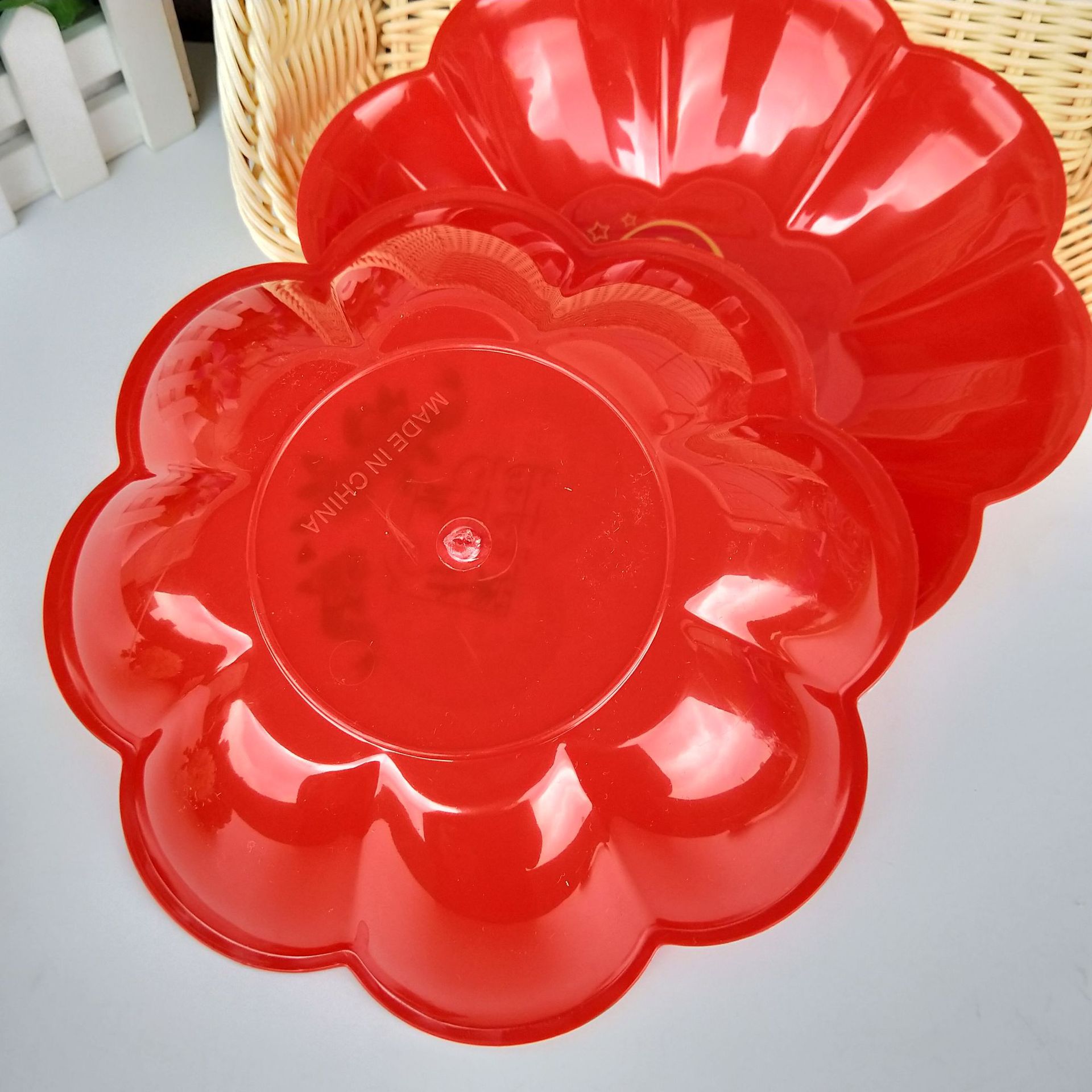 Red candy plate, red snack plate, family celebration plate, red plate, gifts and promotional items Application Scenario