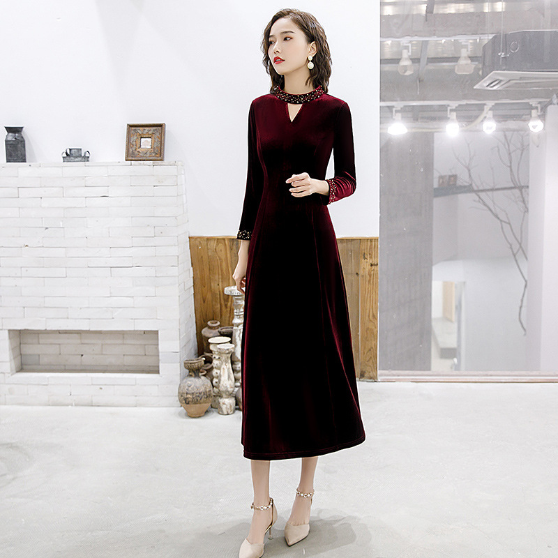 2021 Autumn/Winter fleece new Korean-style banquet socialite, large-sized South Korean velvet beaded middle-aged dress details Picture