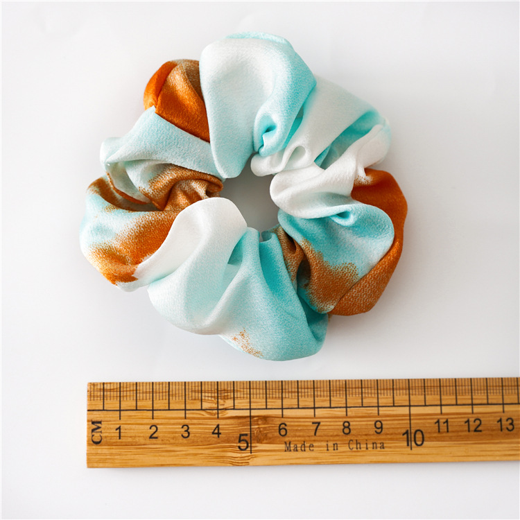 New cross-border tie-dyed elastic band, large intestine circle and hair band from Europe and America, simple and versatile women's fabric circle hair accessory Application Scenario