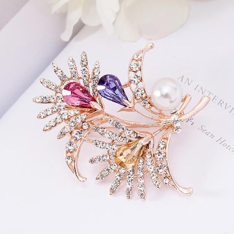 Korean Temperament Crystal Brooch All Give People Gift Trend Alloy Jewelry Women Wear Corsage Source Manufacturers