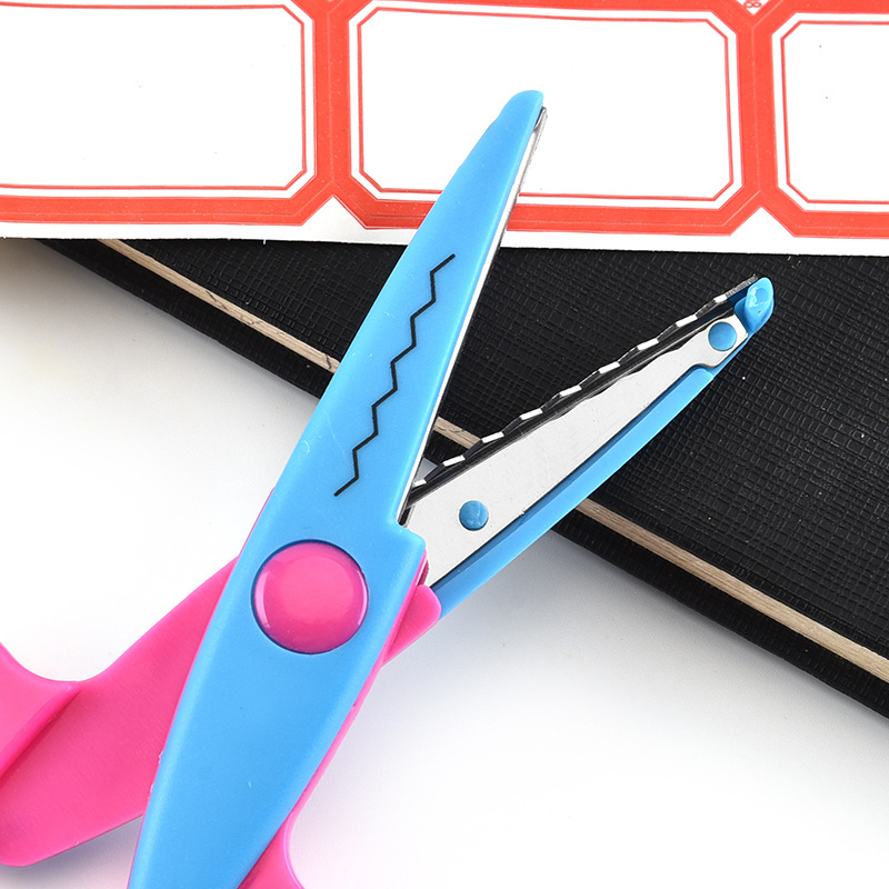Safety scissors, children's DIY 5-inch lace scissors, student art scissors, children's safety scissors, fun handmade scissors Application Scenario